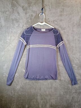 Glitz Gray Long Sleeve Tee with Lace Accents Medium